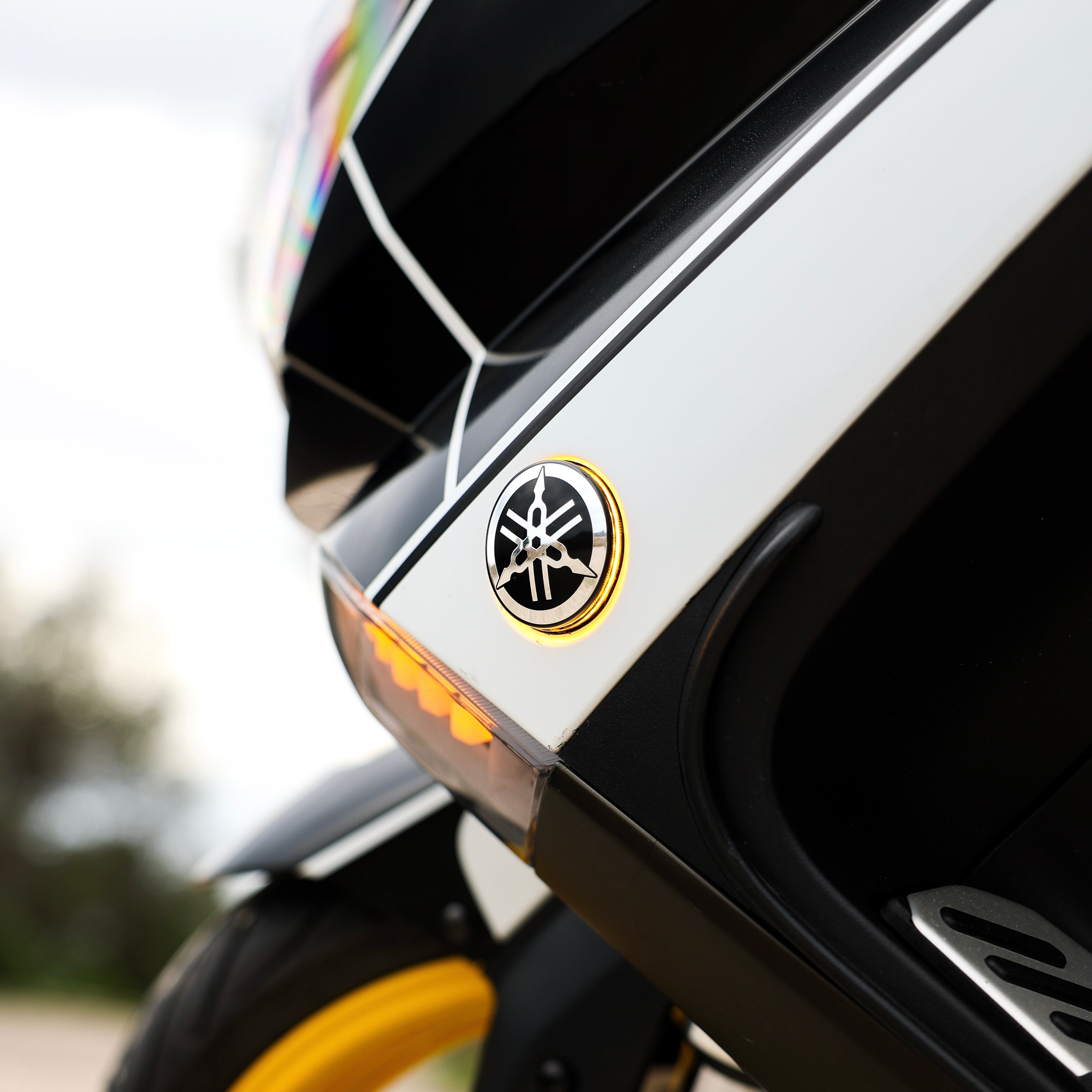 Intermitentes LED adicionales con logotipo Yamaha TMAX