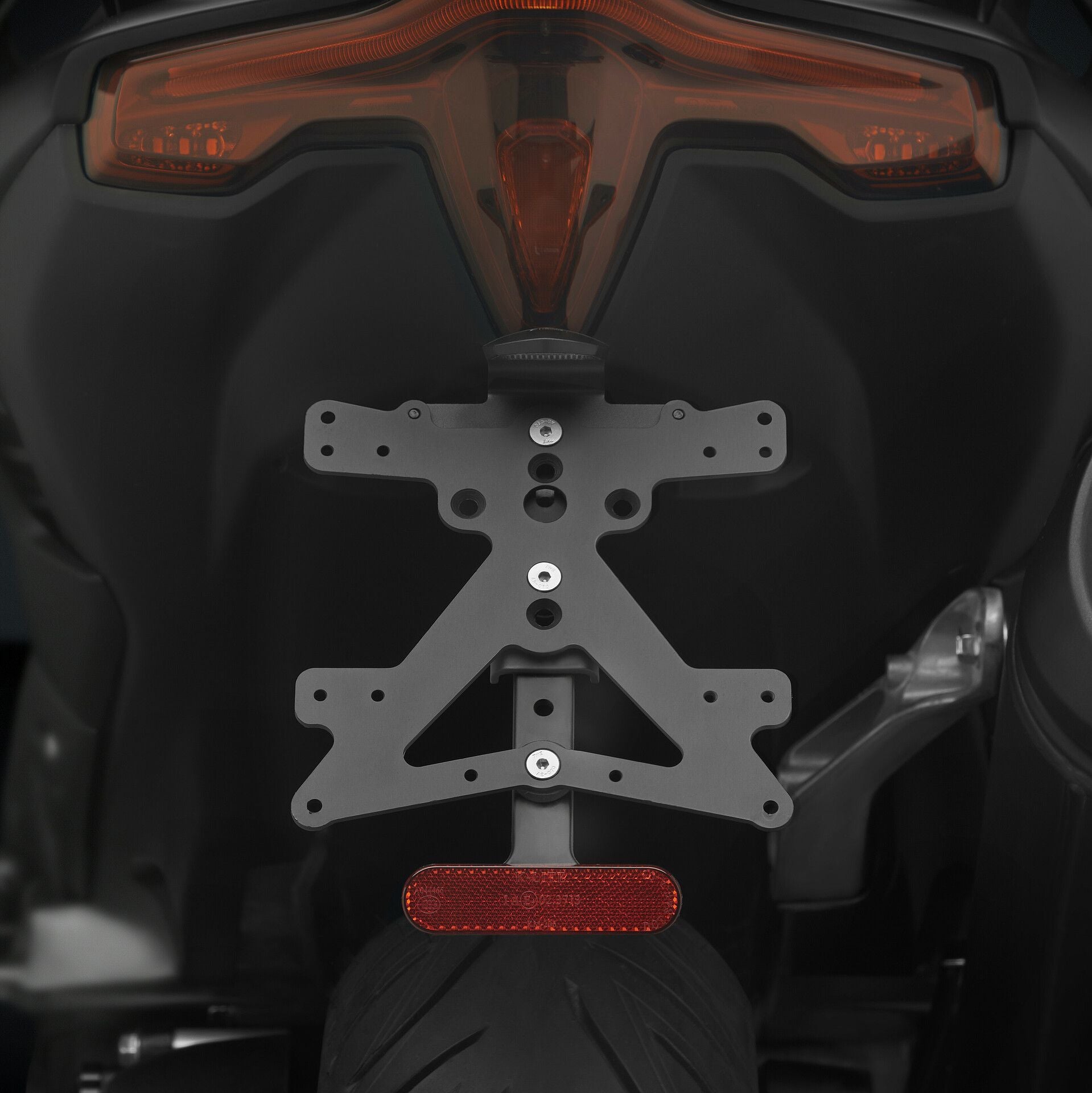 Rizoma TMAX 560 plate support (22-24)