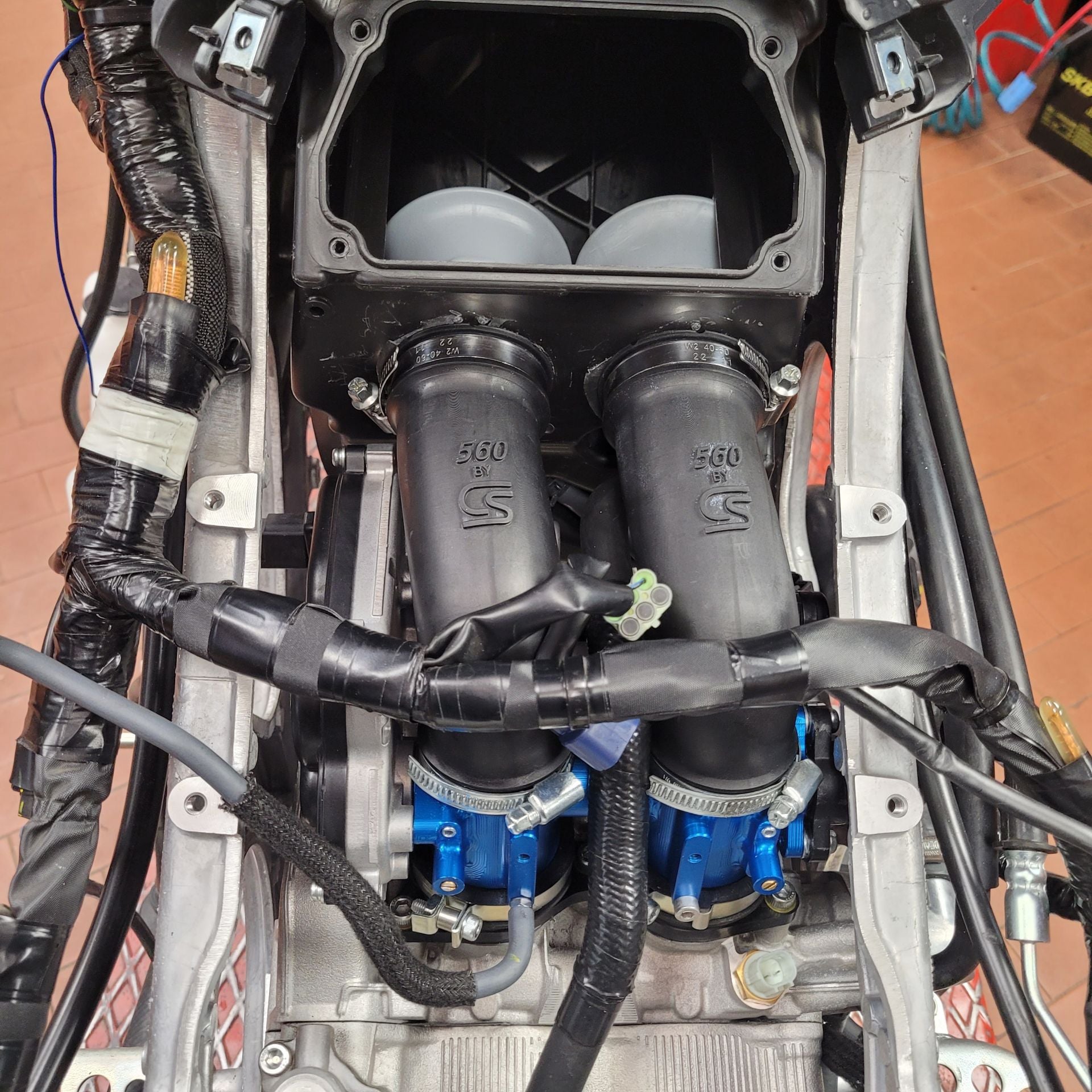 Cornets d'admission surdimensionnés CS Moto TMAX 560