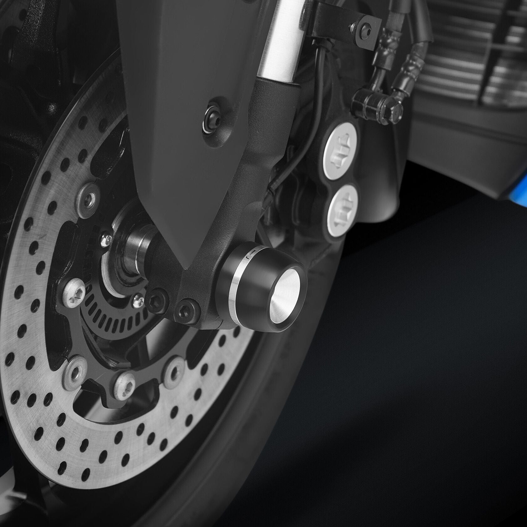 Rizoma TMAX front wheel axle protection